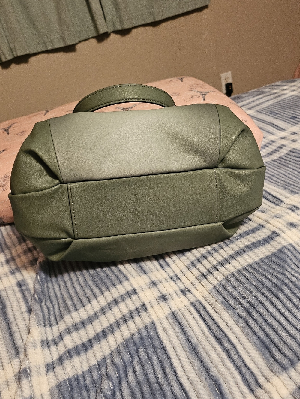 Simply Vera Wang Buena Satchel Green - Picture 4 of 6